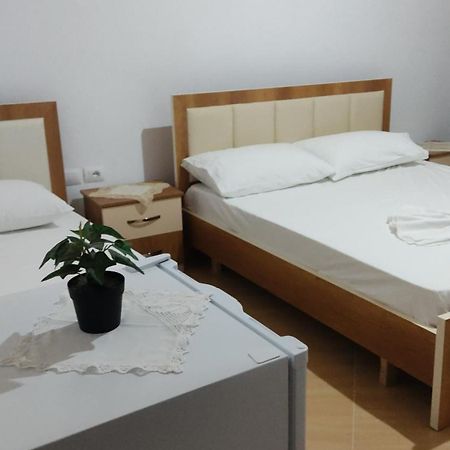 Dino Guest House Gjirokastër Esterno foto
