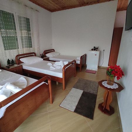 Dino Guest House Gjirokastër Esterno foto