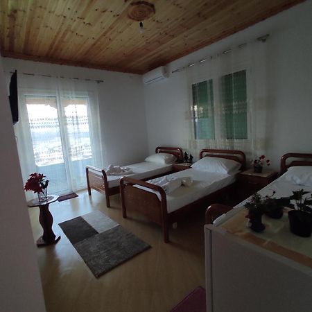 Dino Guest House Gjirokastër Esterno foto