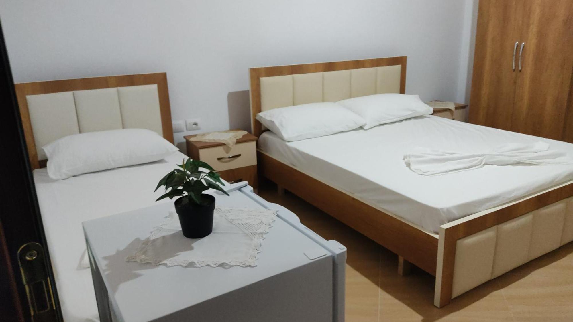 Dino Guest House Gjirokastër Esterno foto